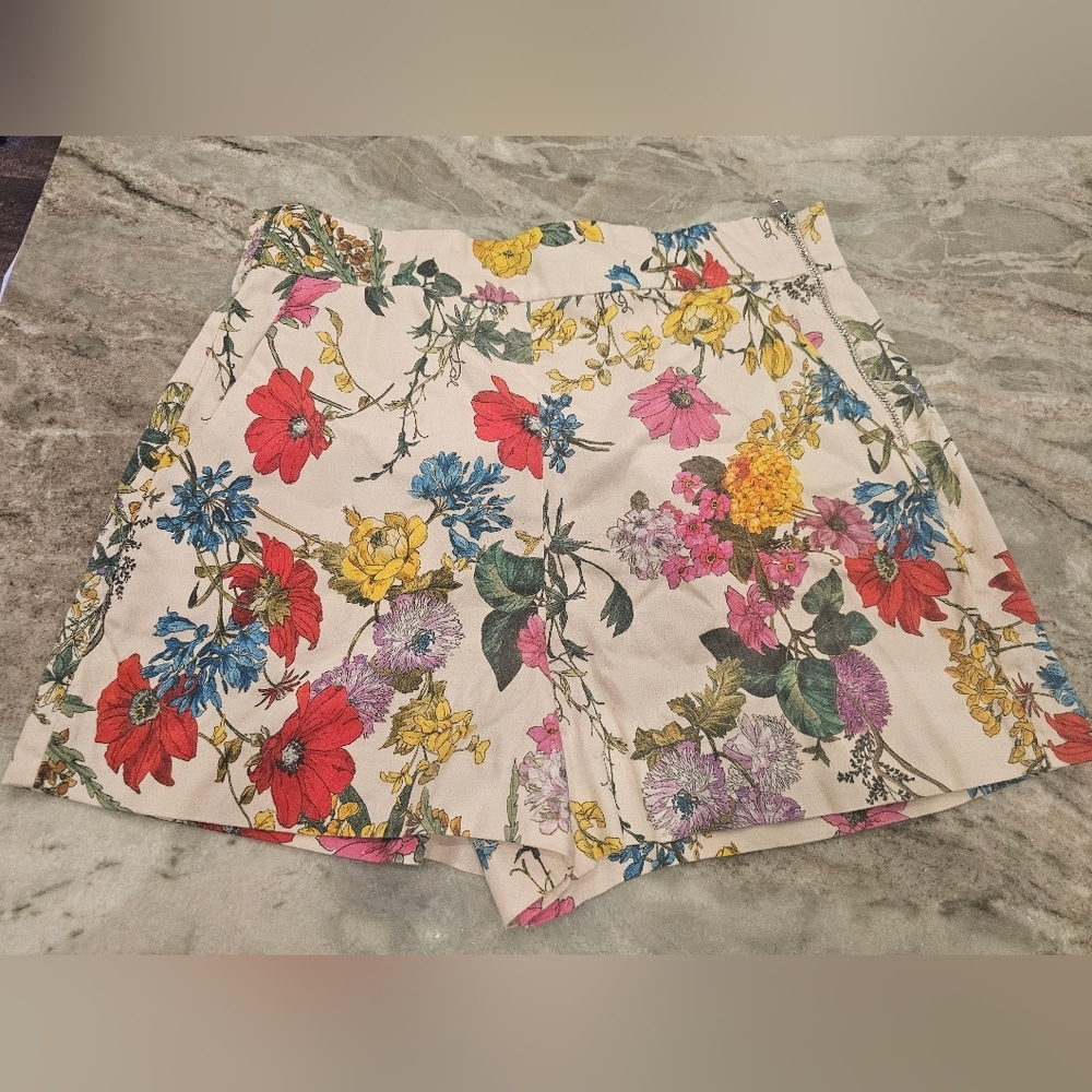 Floral Print Women's Shorts - Cream Multicolor